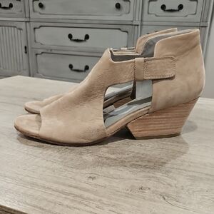 Eileen Fisher "Iris" Suede Wedge Sandals size 9